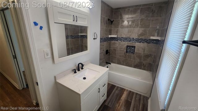 553 Stirling Street, Pontiac, MI 48340
