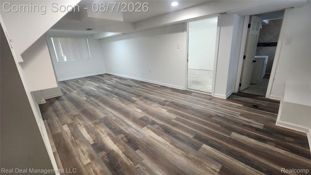 553 Stirling Street, Pontiac, MI 48340