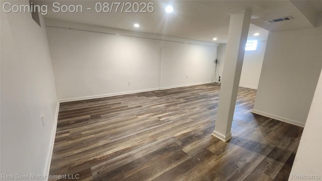 553 Stirling Street, Pontiac, MI 48340