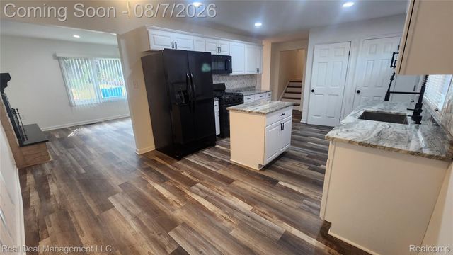 553 Stirling Street, Pontiac, MI 48340