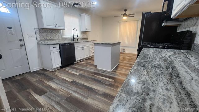 553 Stirling Street, Pontiac, MI 48340