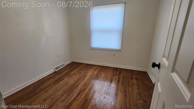 553 Stirling Street, Pontiac, MI 48340