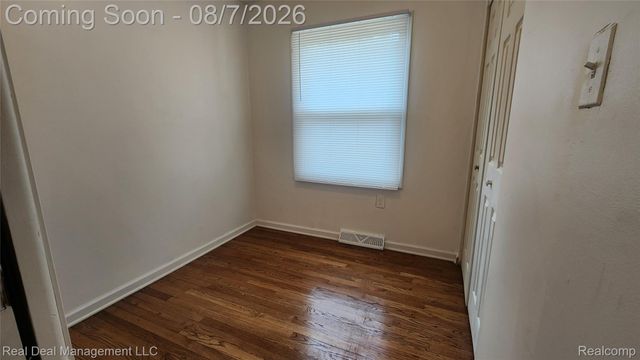 553 Stirling Street, Pontiac, MI 48340