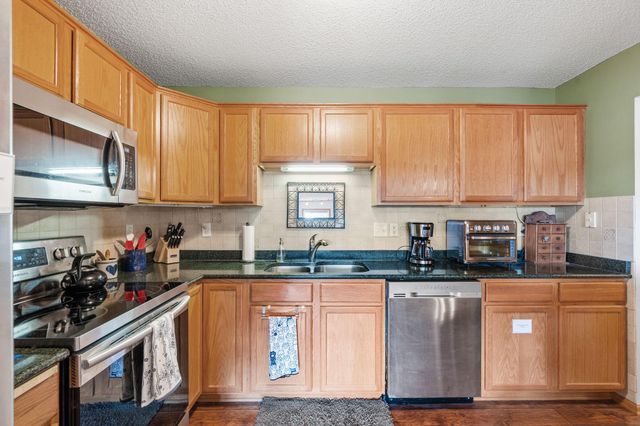 2231 Penn Place 114, North Saint Paul, MN 55109