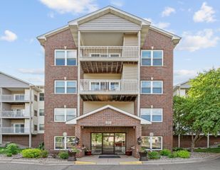 2231 Penn Place 114, North Saint Paul, MN 55109