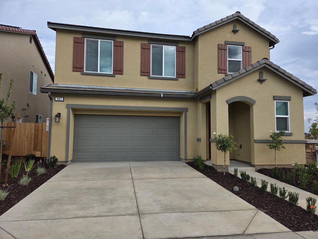 387 Lucas Avenue S, Madera, CA 93636