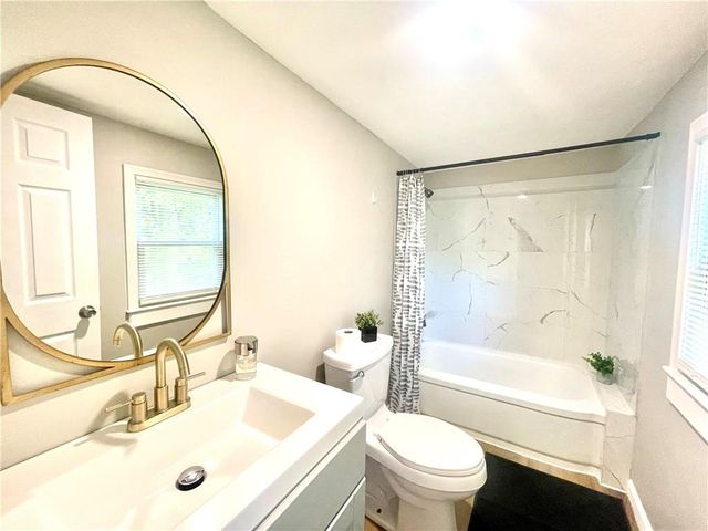 810 N Grand Avenue, Independence, MO 64050