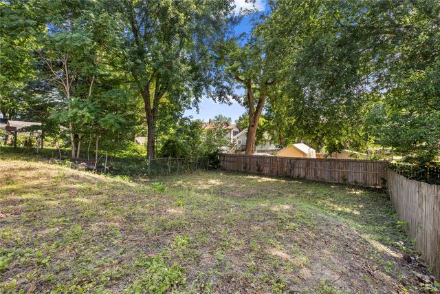 2405 E 9th Street, Des Moines, IA 50316