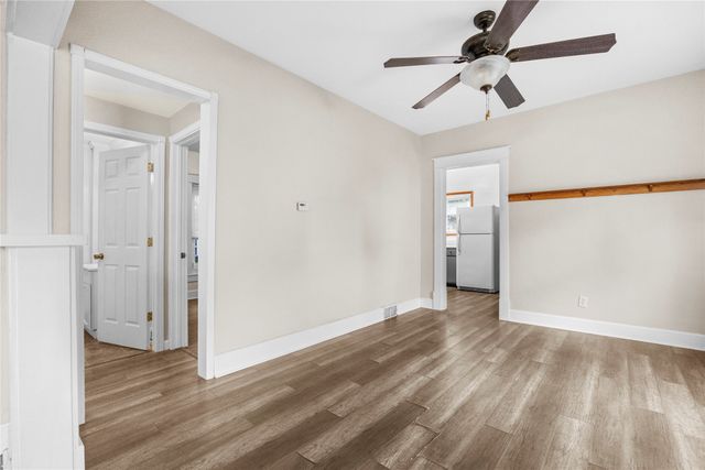 2405 E 9th Street, Des Moines, IA 50316