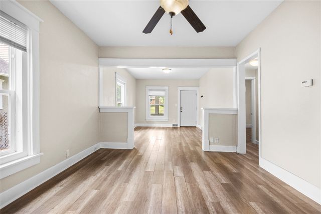 2405 E 9th Street, Des Moines, IA 50316