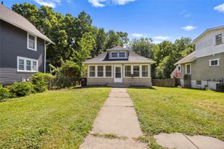 2405 E 9th Street, Des Moines, IA 50316