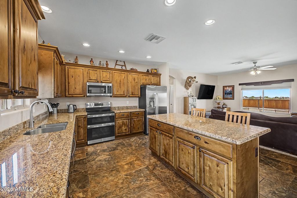 Image 12 of property listing at 21226 W GALVIN Street, Wittmann, AZ 85361