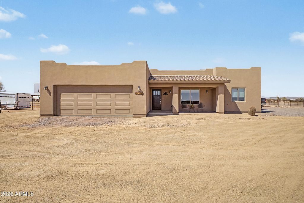 Image 2 of property listing at 21226 W GALVIN Street, Wittmann, AZ 85361