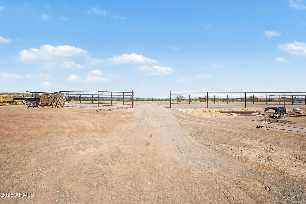 Image 33 of property listing at 21226 W GALVIN Street, Wittmann, AZ 85361