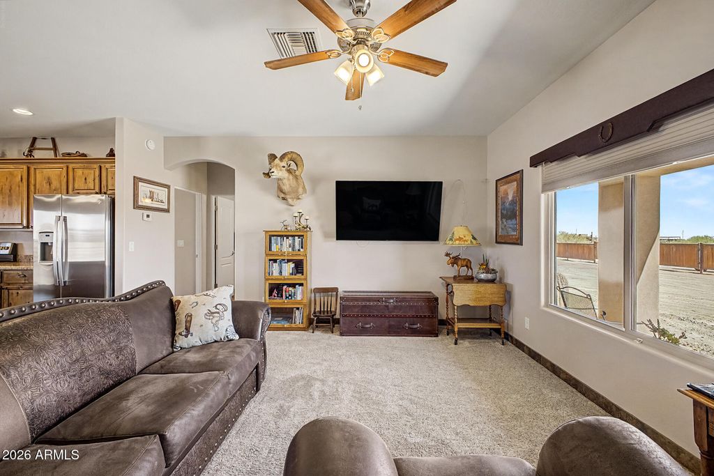 Image 7 of property listing at 21226 W GALVIN Street, Wittmann, AZ 85361