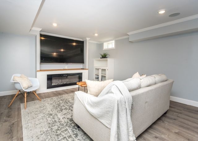 10 Rosegate Road, Needham, MA 02494