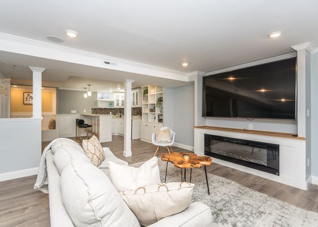 10 Rosegate Road, Needham, MA 02494