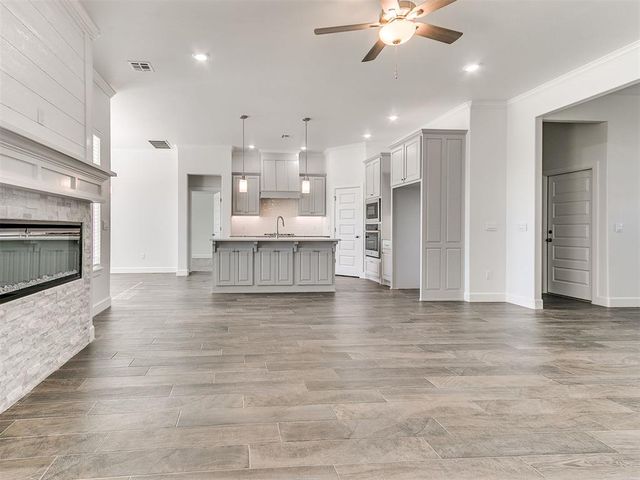 2900 Summit Hollow Circle, Norman, OK 73071