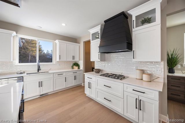 23873 Sawgrass Drive, Macomb, MI 48042