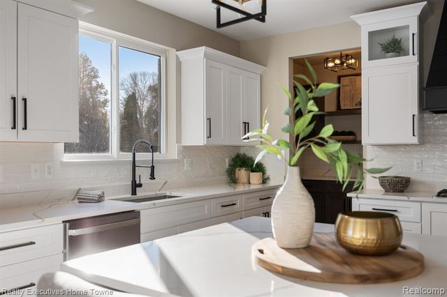 23873 Sawgrass Drive, Macomb, MI 48042