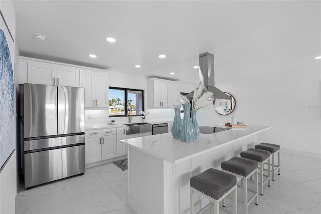 475 115TH AVENUE, Treasure Island, FL 33706