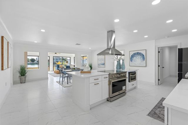 475 115TH AVENUE, Treasure Island, FL 33706