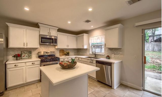 7711 Parkwood, San Antonio, TX 78249