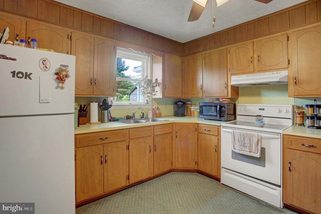 10 SURREY COURT, Chambersburg, PA 17201