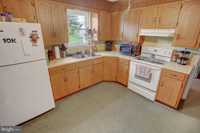 10 SURREY COURT, Chambersburg, PA 17201