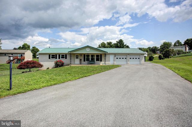10 SURREY COURT, Chambersburg, PA 17201