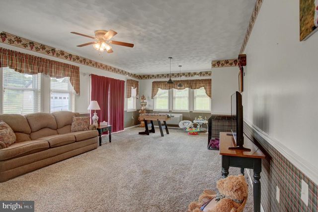 10 SURREY COURT, Chambersburg, PA 17201