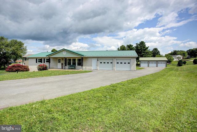 10 SURREY COURT, Chambersburg, PA 17201