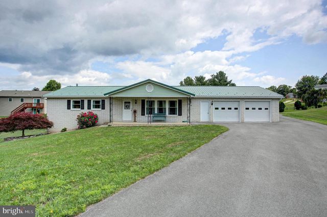 10 SURREY COURT, Chambersburg, PA 17201