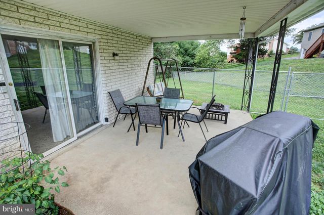 10 SURREY COURT, Chambersburg, PA 17201