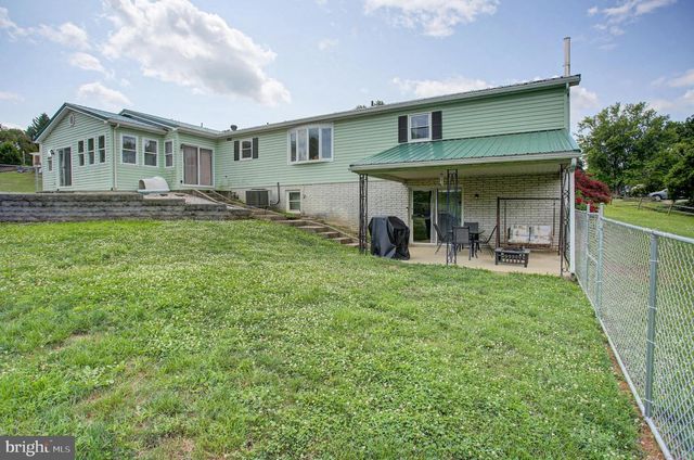10 SURREY COURT, Chambersburg, PA 17201