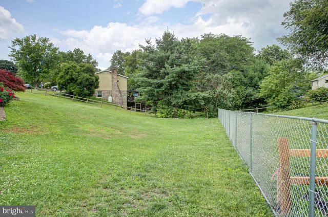 10 SURREY COURT, Chambersburg, PA 17201