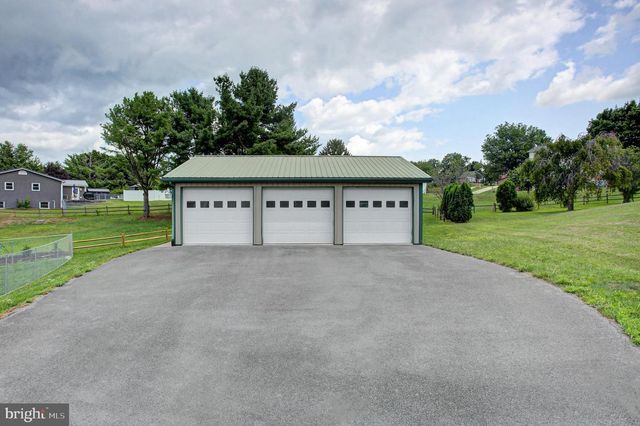 10 SURREY COURT, Chambersburg, PA 17201