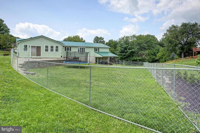 10 SURREY COURT, Chambersburg, PA 17201