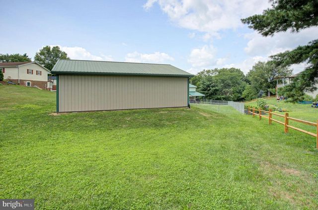 10 SURREY COURT, Chambersburg, PA 17201