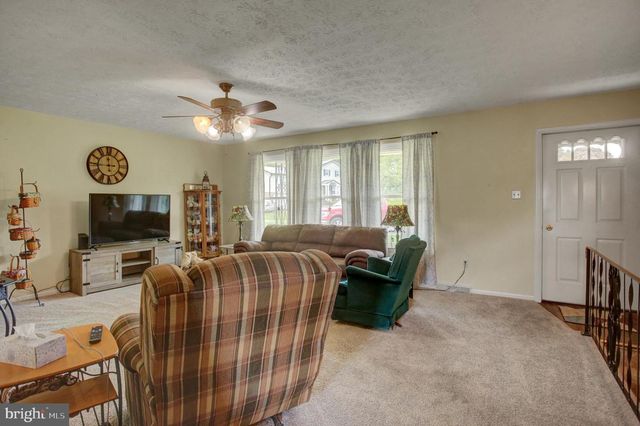 10 SURREY COURT, Chambersburg, PA 17201