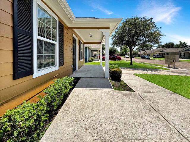 7426 Blue Jay Drive, Texas City, TX 77591