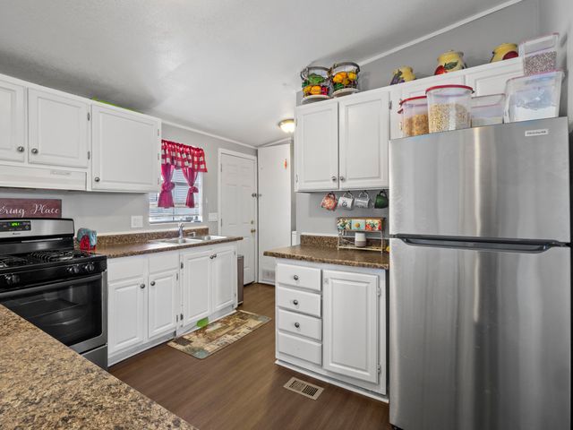 1550 20th Street Spc 14, Rosamond, CA 93560