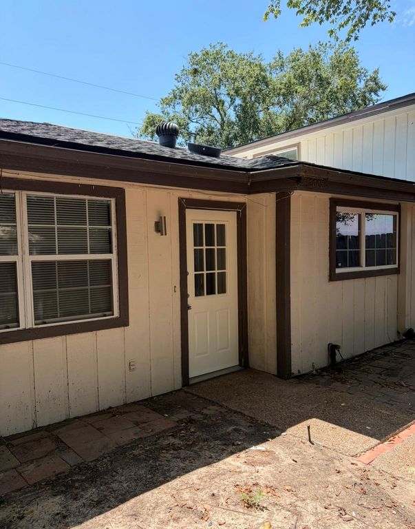 12005 Greenwood Forest Drive A, Houston, TX 77066