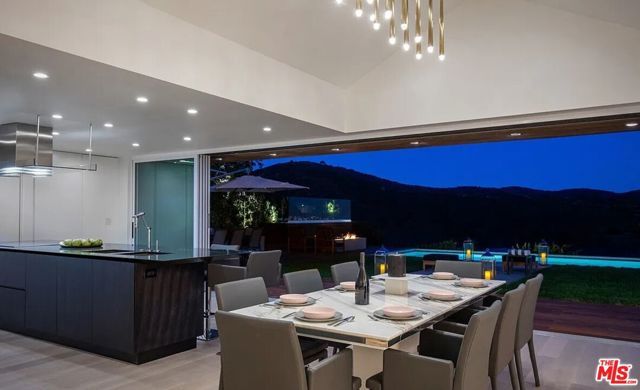 2528 Westridge Road, Los Angeles, CA 90049