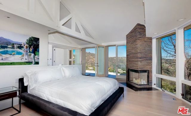 2528 Westridge Road, Los Angeles, CA 90049