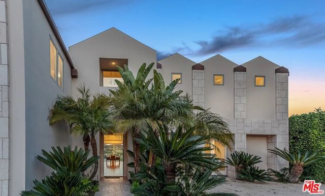 2528 Westridge Road, Los Angeles, CA 90049