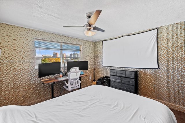 3665 NE 167th St 409, North Miami Beach, FL 33160