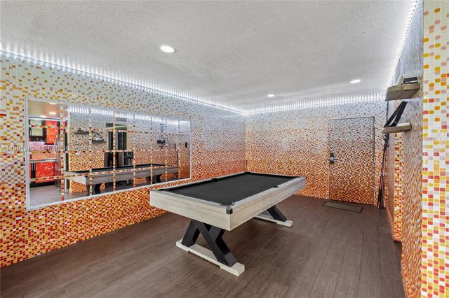 3665 NE 167th St 409, North Miami Beach, FL 33160