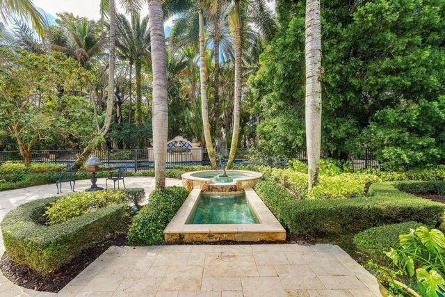 11730 Valeros Court, Palm Beach Gardens, FL 33418