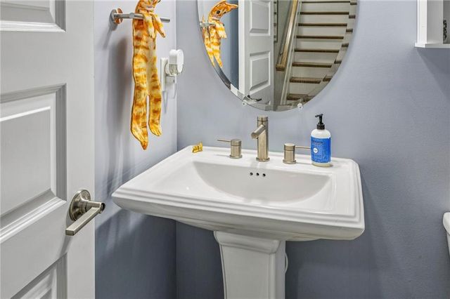 2158 Hinton SE Drive, Smyrna, GA 30080